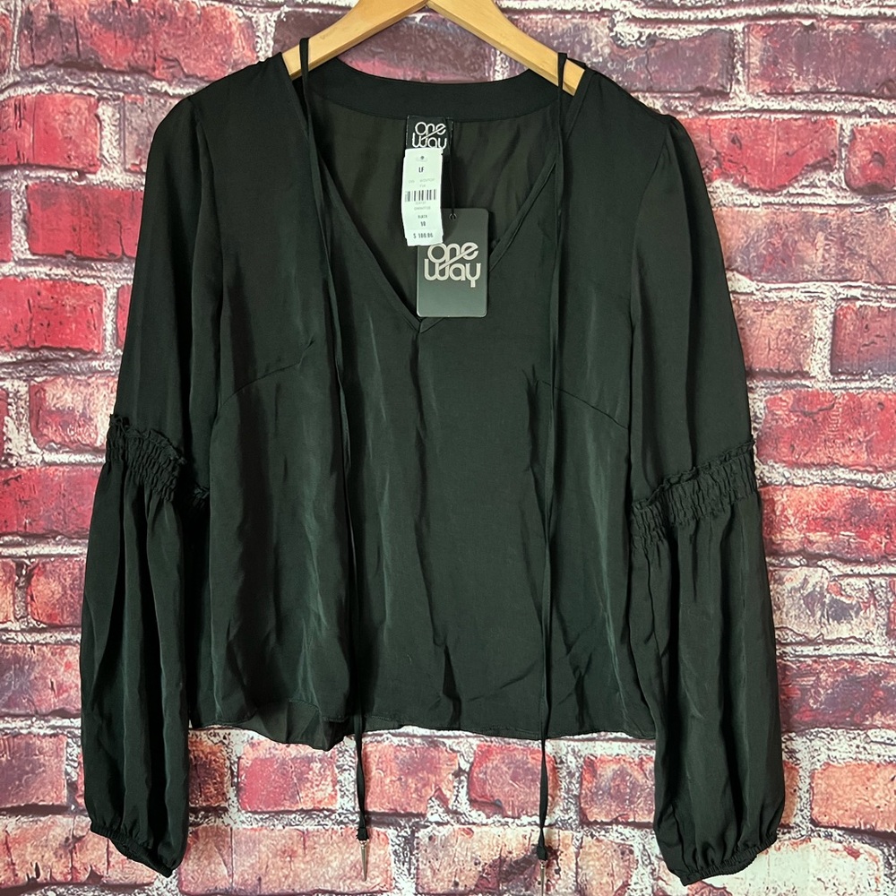 One Way Black V-Neck Long-Sleeve Smocked Blouse